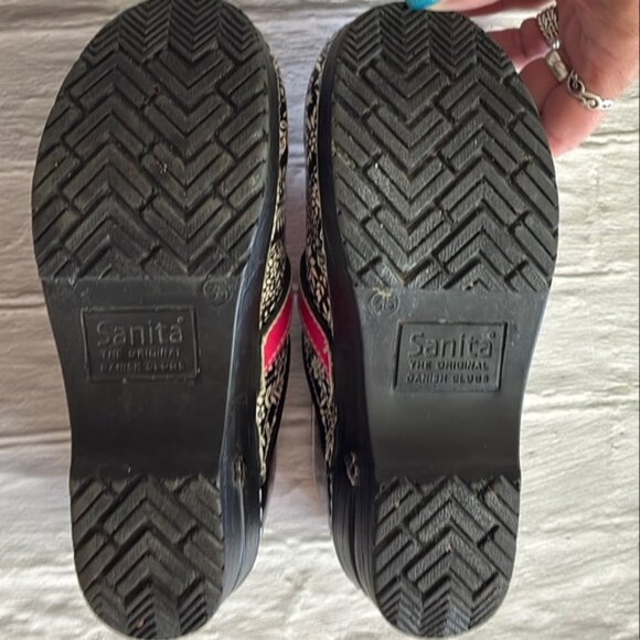 Koi By Sanita White Floral Black & Pink Closed Clogs Comfort Mules Shoes - Picture 11 of 15